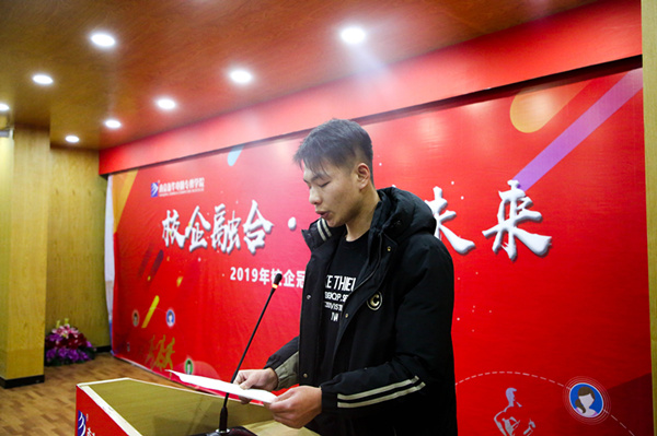 “校企融合，逐夢(mèng)未來(lái)”—2019校企冠名班簽約授牌儀式圓滿(mǎn)落幕