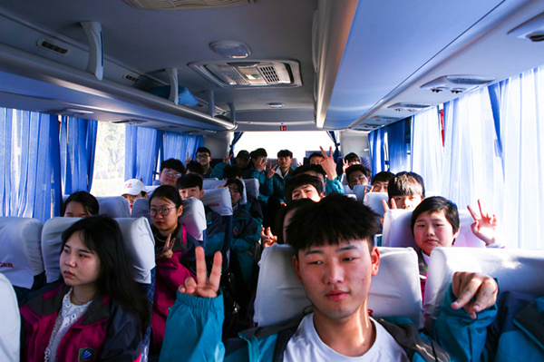 “攜手植樹，共創(chuàng)藍(lán)天”丨南京新華師生共筑新華育才林