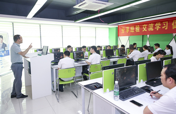 百家名師進(jìn)校園，助力教改新方向
