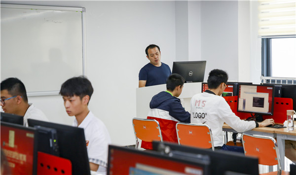 女孩子讀什么技校好？