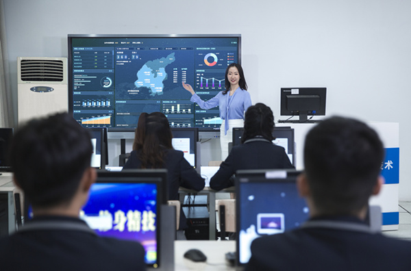 技校里面有什么<a href=http://njxh.cn target=_blank class=infotextkey>專業(yè)</a>？適合初中去學(xué)習(xí)么？