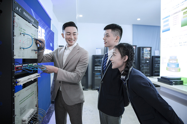 初中沒畢業(yè)學(xué)什么好？初中學(xué)歷可以學(xué)計(jì)算機(jī)么？