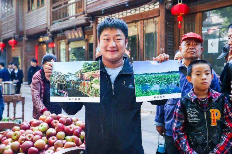 抖音達(dá)人石榴哥化身嗨學(xué)體驗(yàn)官，空降新華引爆直播間