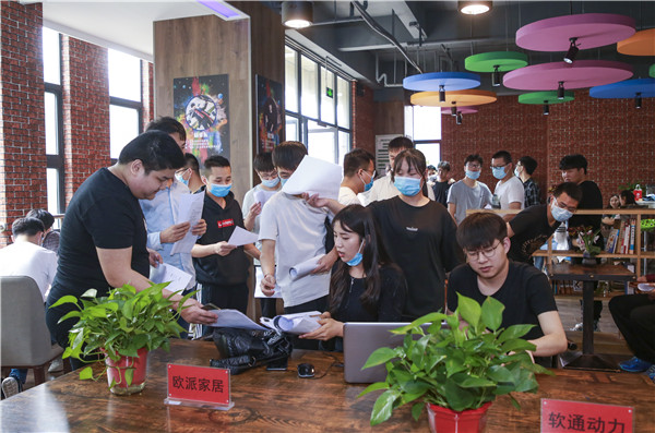 就業(yè)保障丨千企萬崗進校園，助力學(xué)子精準就業(yè)！