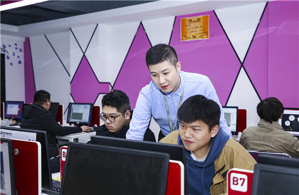 初中畢業(yè)學(xué)影視動畫好學(xué)么，好就業(yè)么？