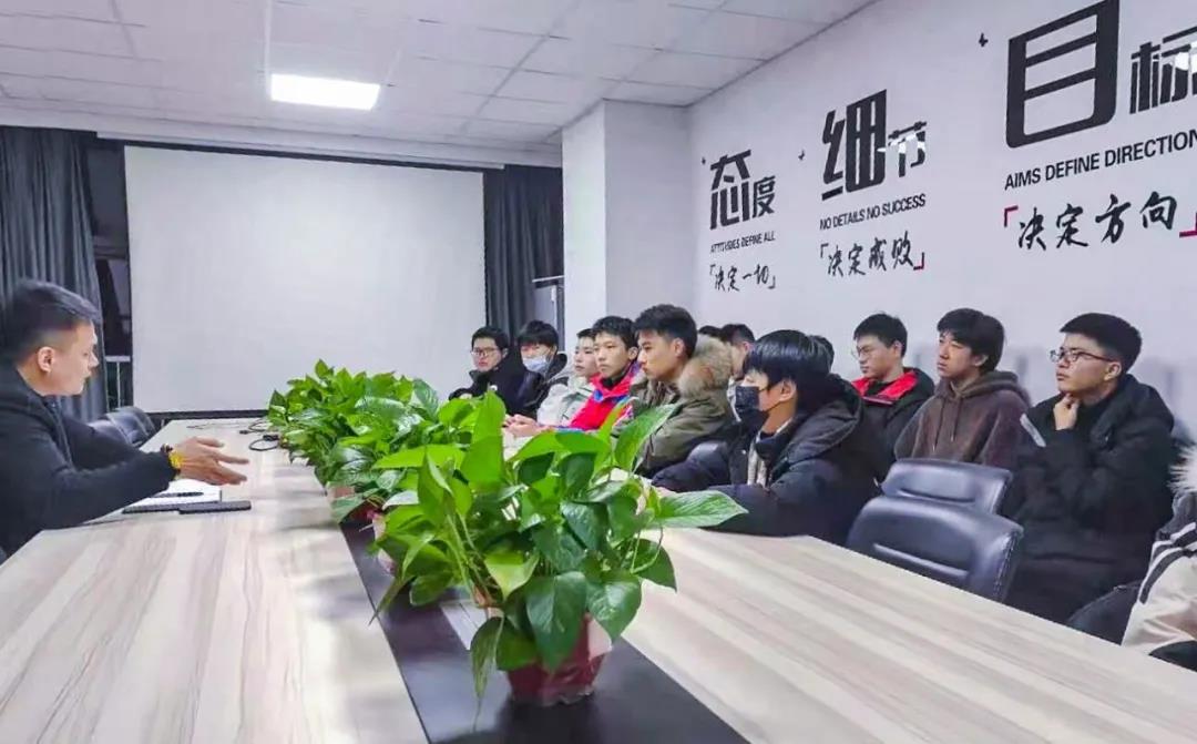 南京新華：試學(xué)營(yíng)開(kāi)班啦！一周試學(xué)助你榮耀起航！