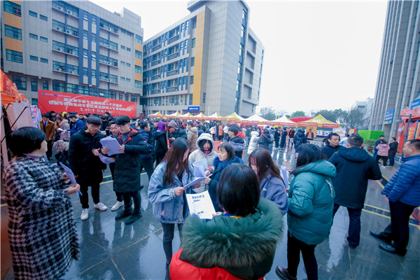 贏在職場起跑線，給你5大理由選擇春季入學