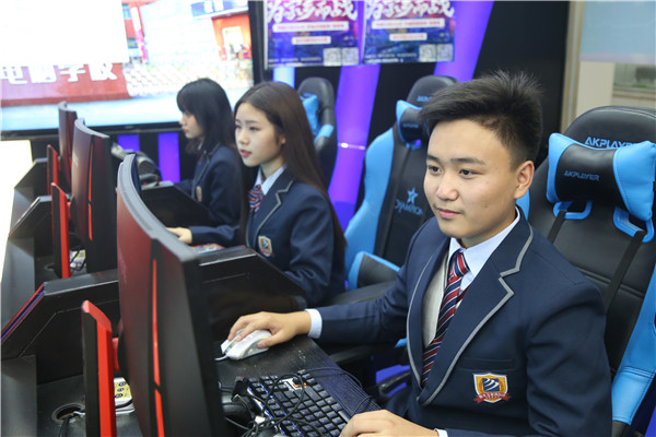 中考之后，如何選擇電競<a href=http://njxh.cn target=_blank class=infotextkey>專業(yè)</a>學(xué)校？