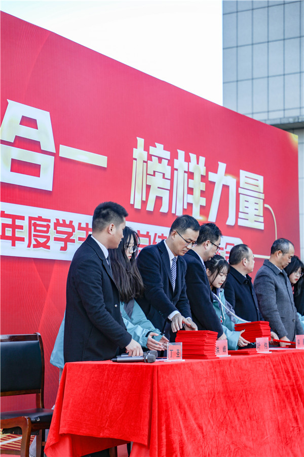 知行合一，榜樣力量 —南京新華2021年度學(xué)生工作總結(jié)暨表彰大會圓滿落幕！
