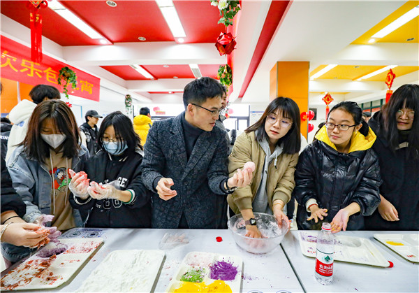 包湯圓，制花燈|熱熱鬧鬧過元宵
