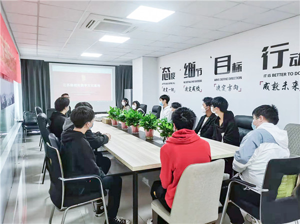 企業(yè)招聘進校園，助力學(xué)生高質(zhì)量就業(yè)