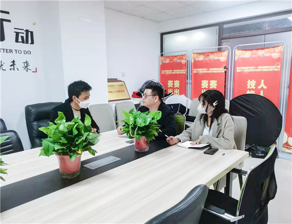 企業(yè)招聘進校園，助力學(xué)生高質(zhì)量就業(yè)