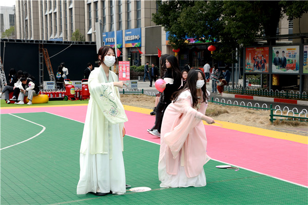 “三八”國際婦女節(jié)來臨，南京新華向所有女性致以節(jié)日最美好的祝福！