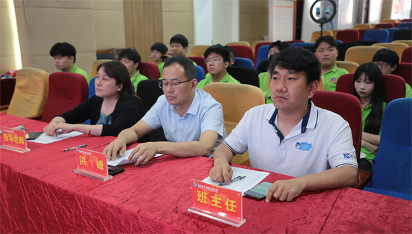 南京新華電腦專修學(xué)校互聯(lián)網(wǎng)2303班結(jié)課答辯圓滿落幕，學(xué)子展現(xiàn)<a href=http://njxh.cn target=_blank class=infotextkey>專業(yè)</a>技能與風(fēng)采