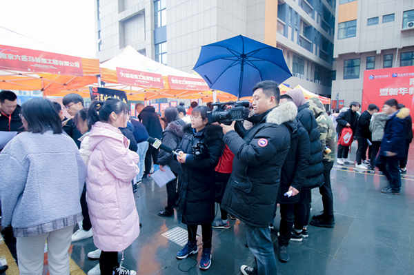 南京新華校園人才交流會(huì)，引眾多媒體聚焦關(guān)注