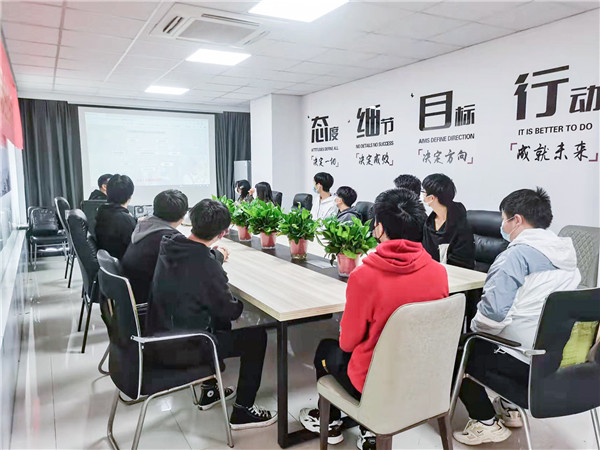企業(yè)招聘進校園，助力學生高質(zhì)量就業(yè)