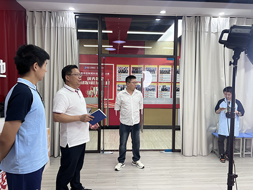 企業(yè)進(jìn)校園，真實(shí)電商直播項(xiàng)目