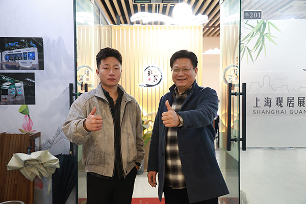 科技賦能夢想，師恩照亮前程：南京新華電腦專修學校程老師慰問成功學子許義虎