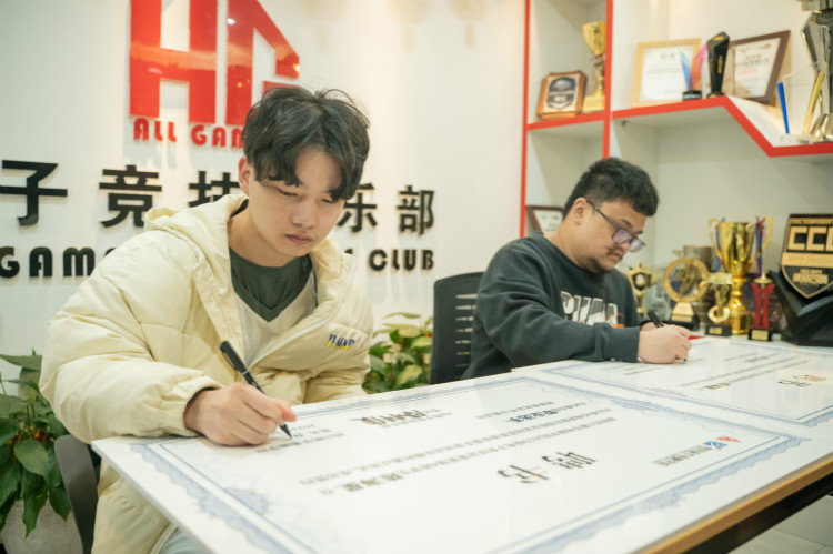 實力見證！又一新華電腦教育學子簽約AG俱樂部！
